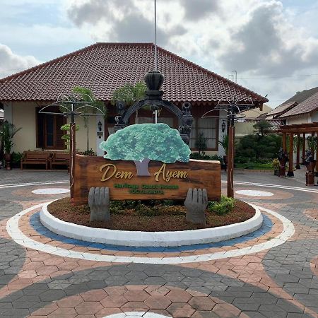 Dem Ayem Heritage Guest House Yogyakarta Exterior photo